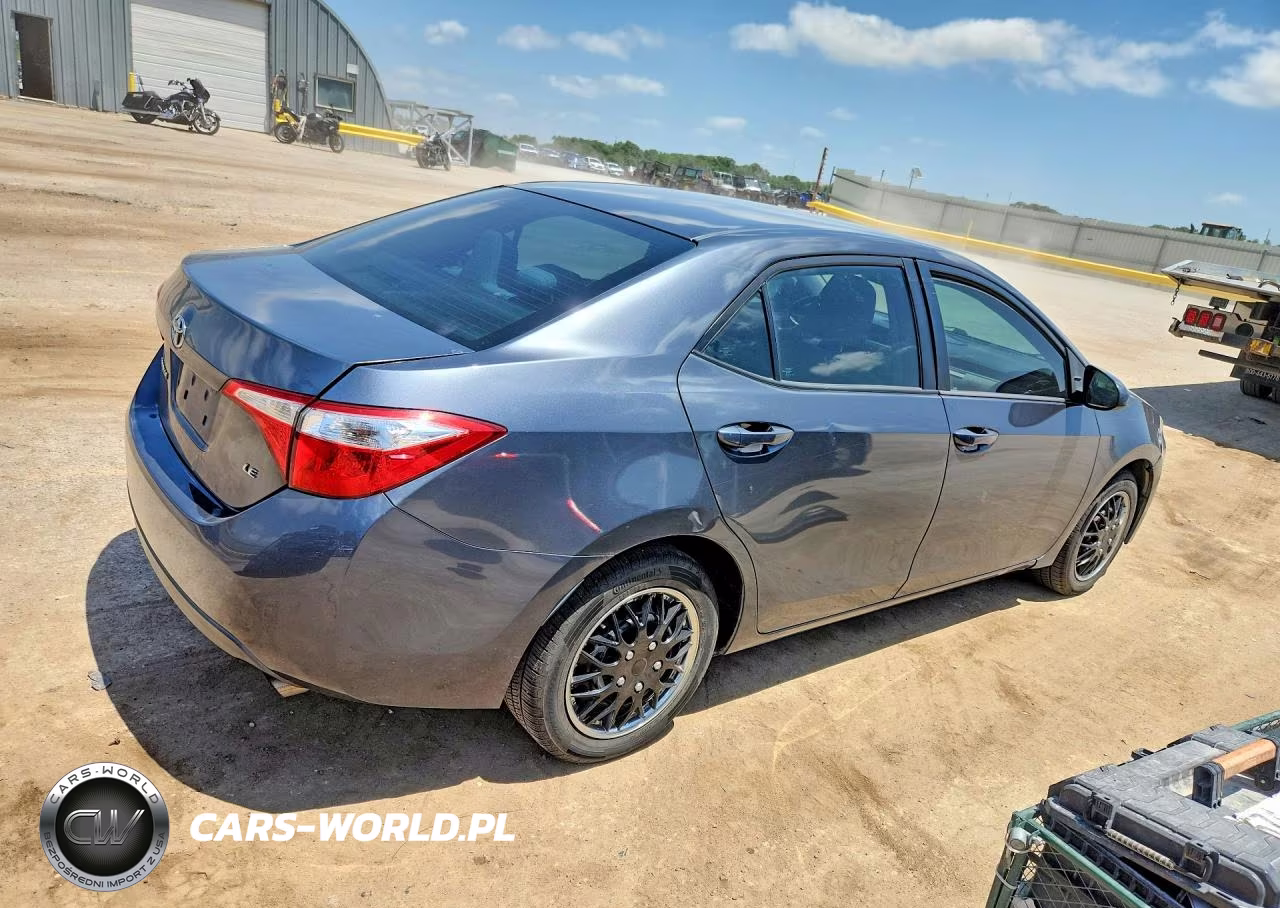 2016 Toyota Corolla Le VIN:5YFBURHE5GP547377 - 3