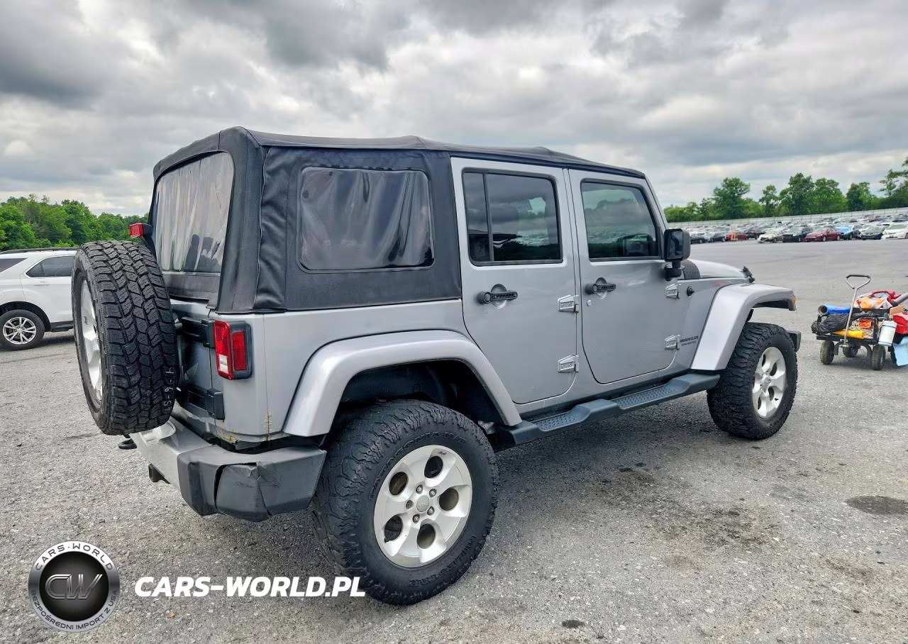2013 Jeep Wrangler Unlimited Sahara VIN:1C4BJWEG1DL704128 - 3