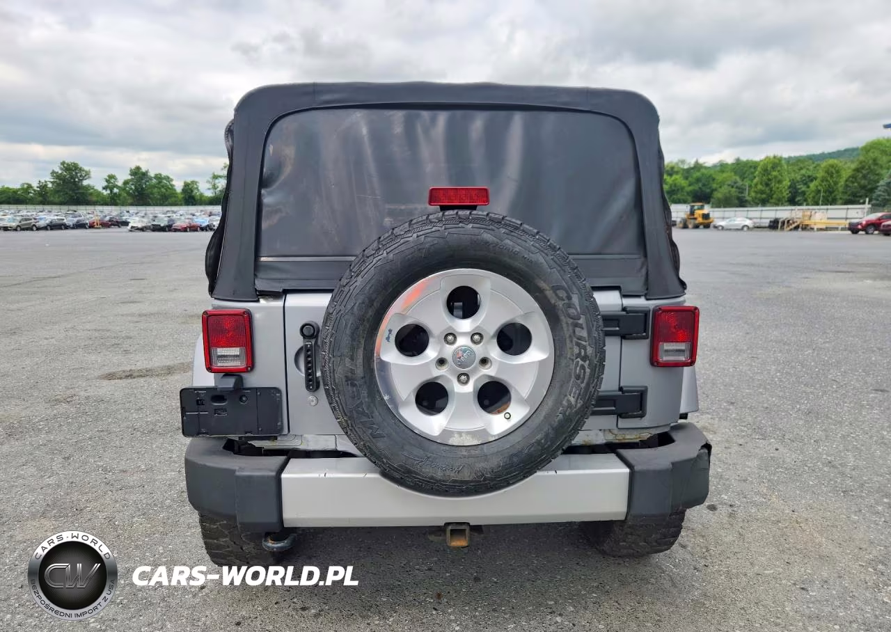 2013 Jeep Wrangler Unlimited Sahara VIN:1C4BJWEG1DL704128 - 6