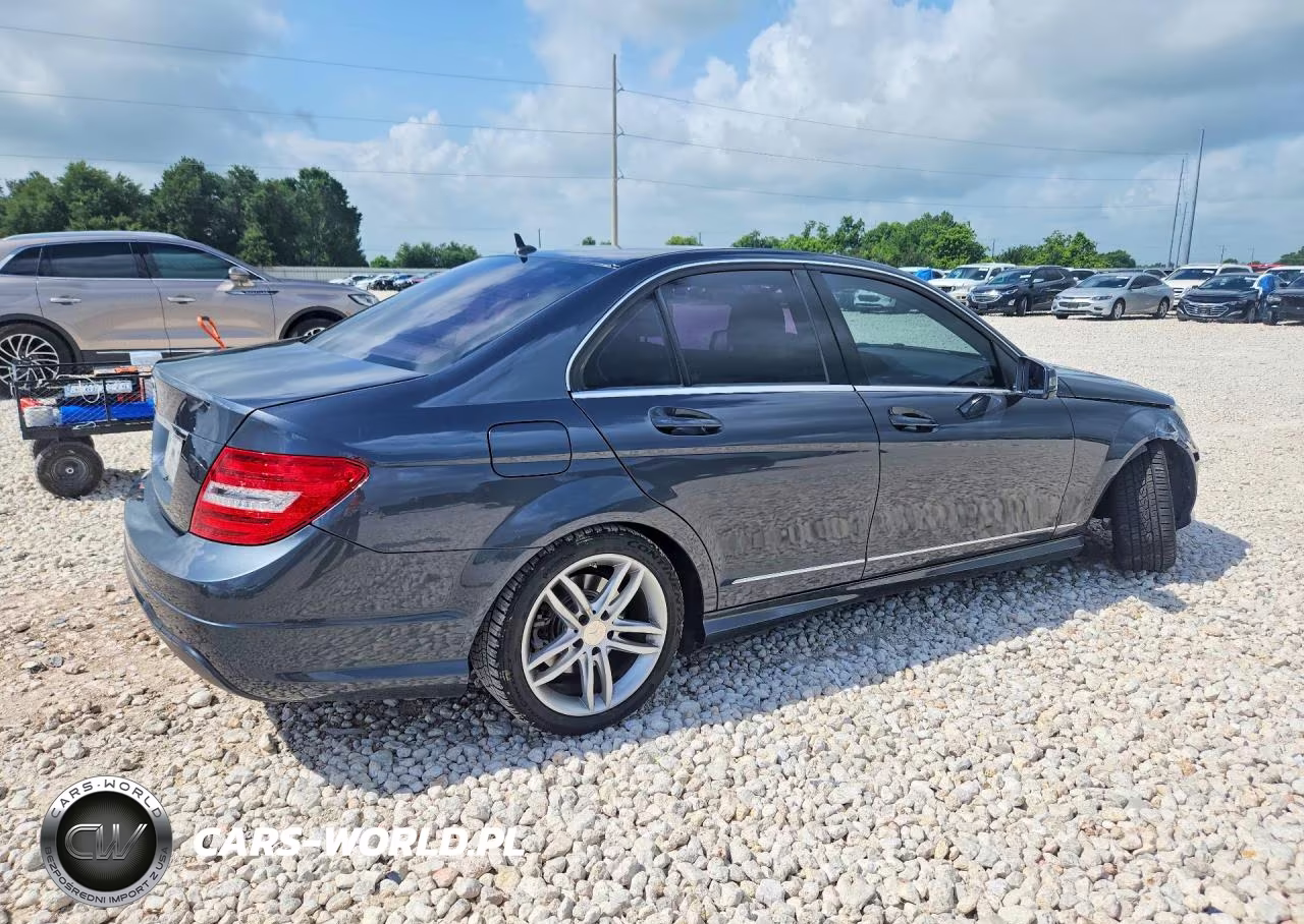 2013 Mercedes-Benz C 250 VIN:WDDGF4HBXDA831618 - 3