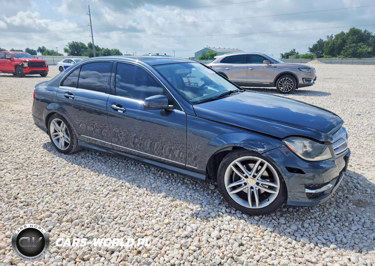 2013 Mercedes-Benz C 250 VIN:WDDGF4HBXDA831618 - 4