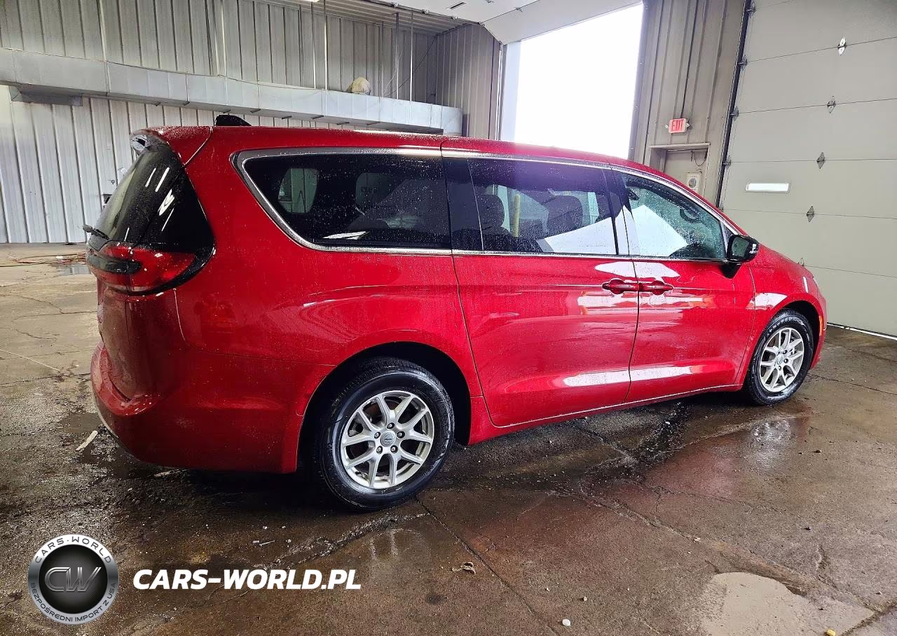 2025 Chrysler Pacifica Select VIN:2C4RC1BG4SR519088 - 3