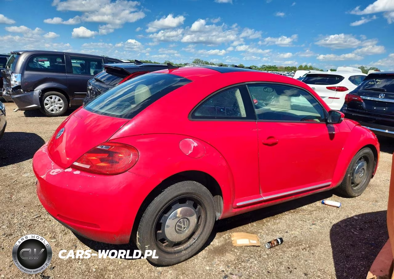 2013 Volkswagen Beetle VIN:3VWJX7AT3DM681675 - 3