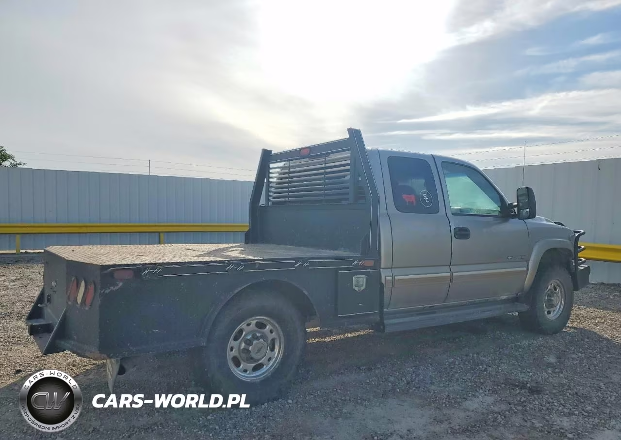 2002 Chevrolet Silverado K2500 Heavy Duty VIN:1GCHK29U62E236561 - 4