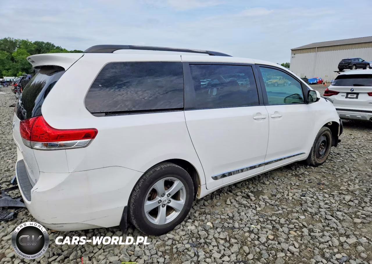 2011 Toyota Sienna Fwd W-7-Passe VIN:5TDKK3DC2BS170952 - 3