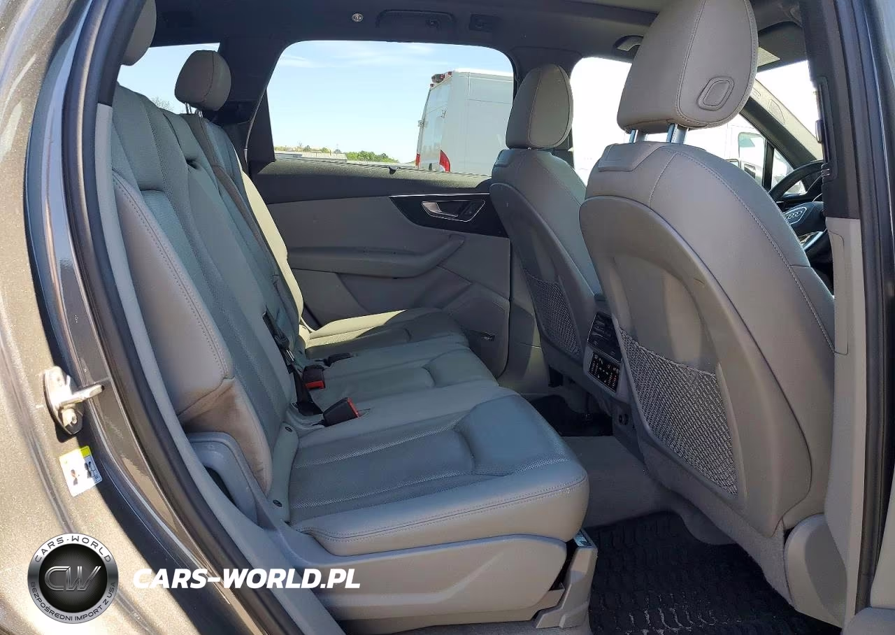 2020 Audi Q7 VIN:WA1LXAF75LD004555 - 11