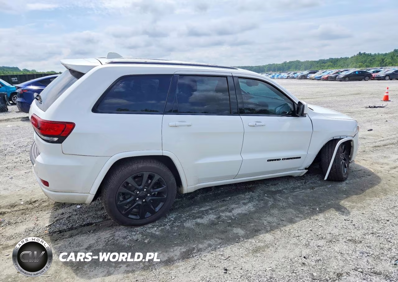 2019 Jeep Grand Cherokee Laredo VIN:1C4RJFAG3KC577786 - 3