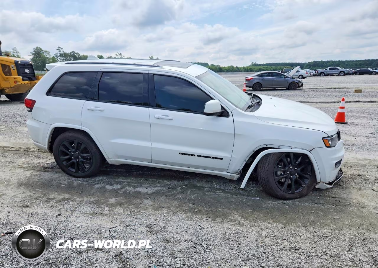 2019 Jeep Grand Cherokee Laredo VIN:1C4RJFAG3KC577786 - 4