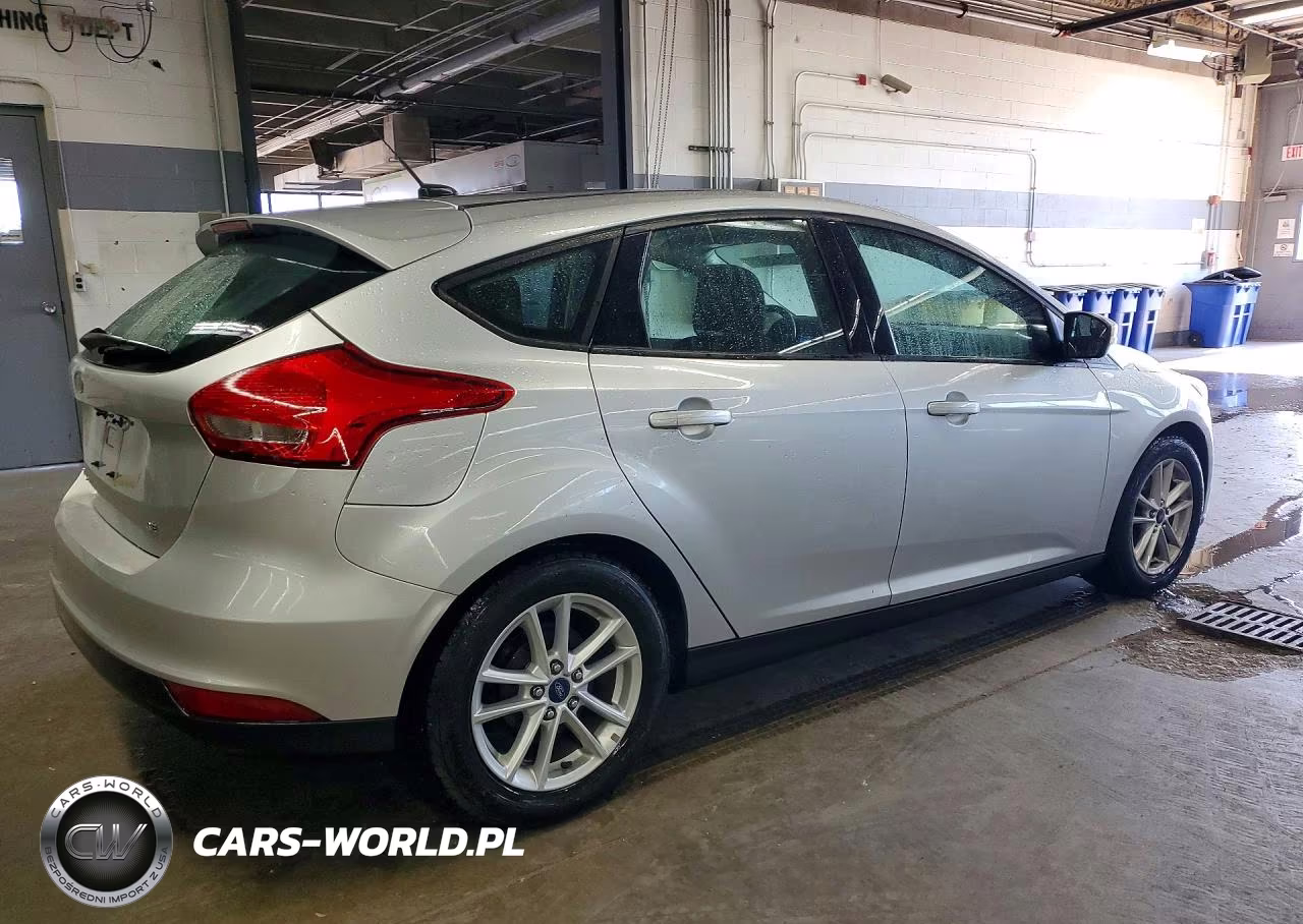 2016 Ford Focus Se VIN:1FADP3K24GL341333 - 3