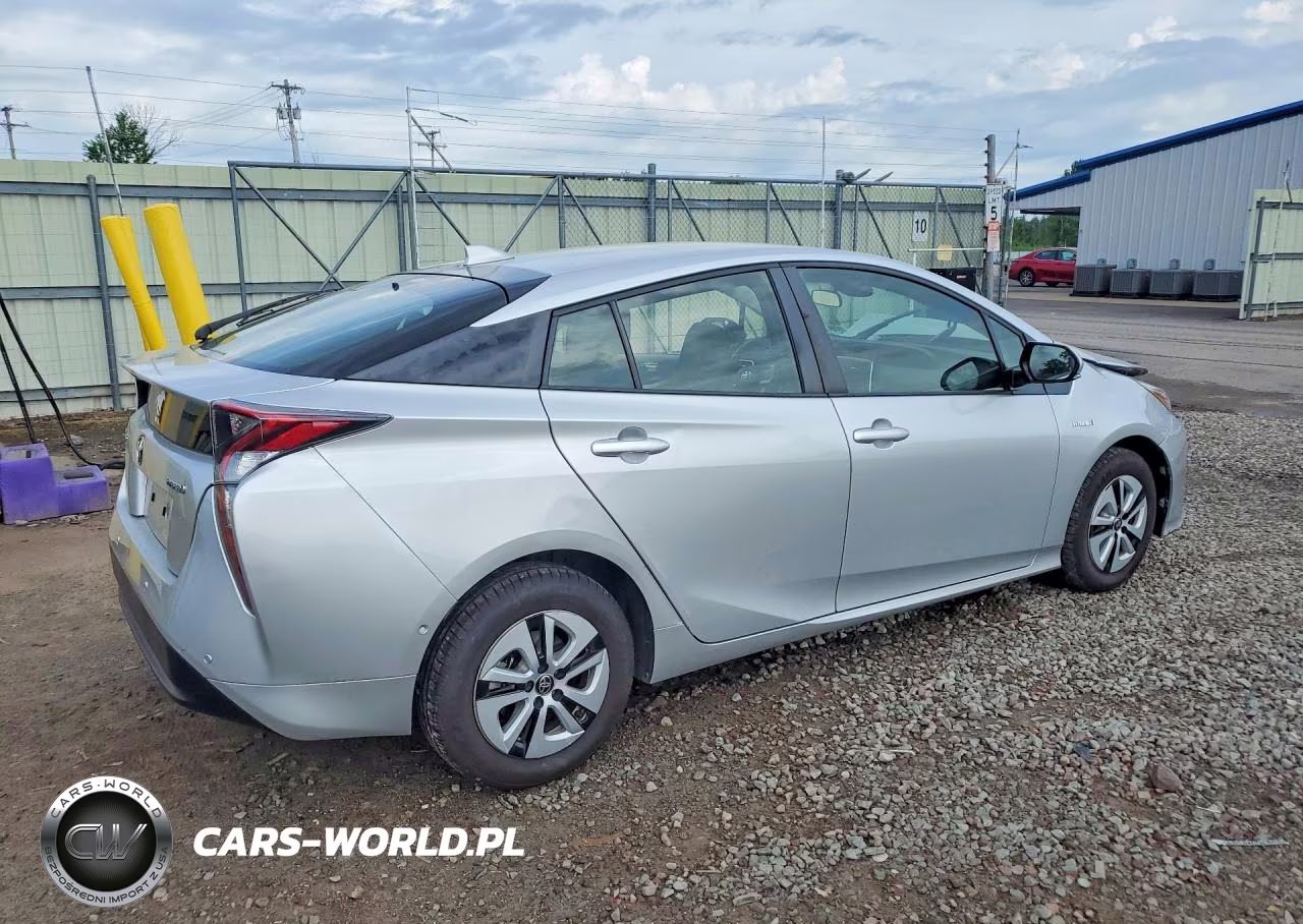 2017 Toyota Prius Three VIN:JTDKARFU0H3047351 - 3