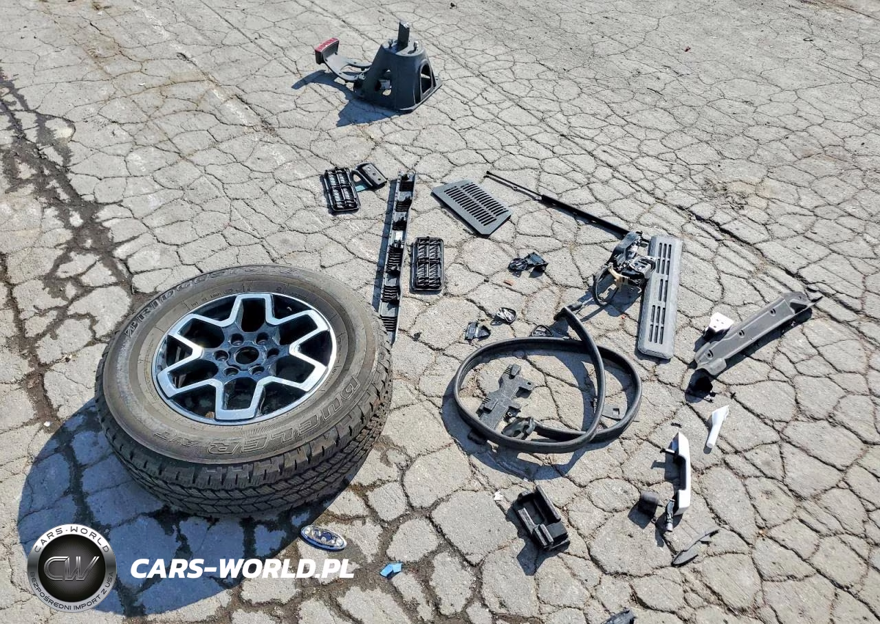 2022 Ford Bronco Base VIN:1FMDE5BH8NLA88283 - 13