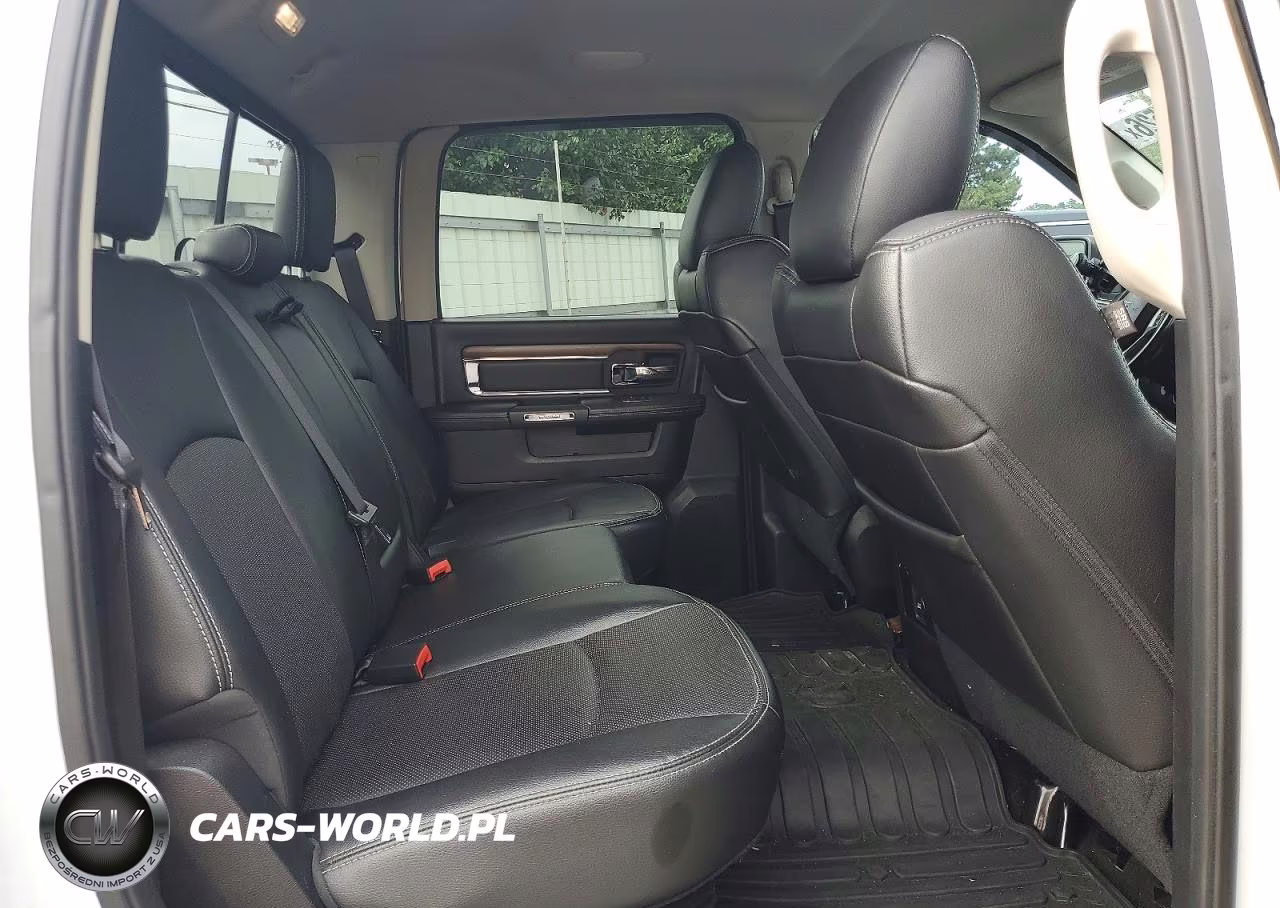 2015 Ram 1500 Laramie VIN:1C6RR7NM0FS638013 - 10