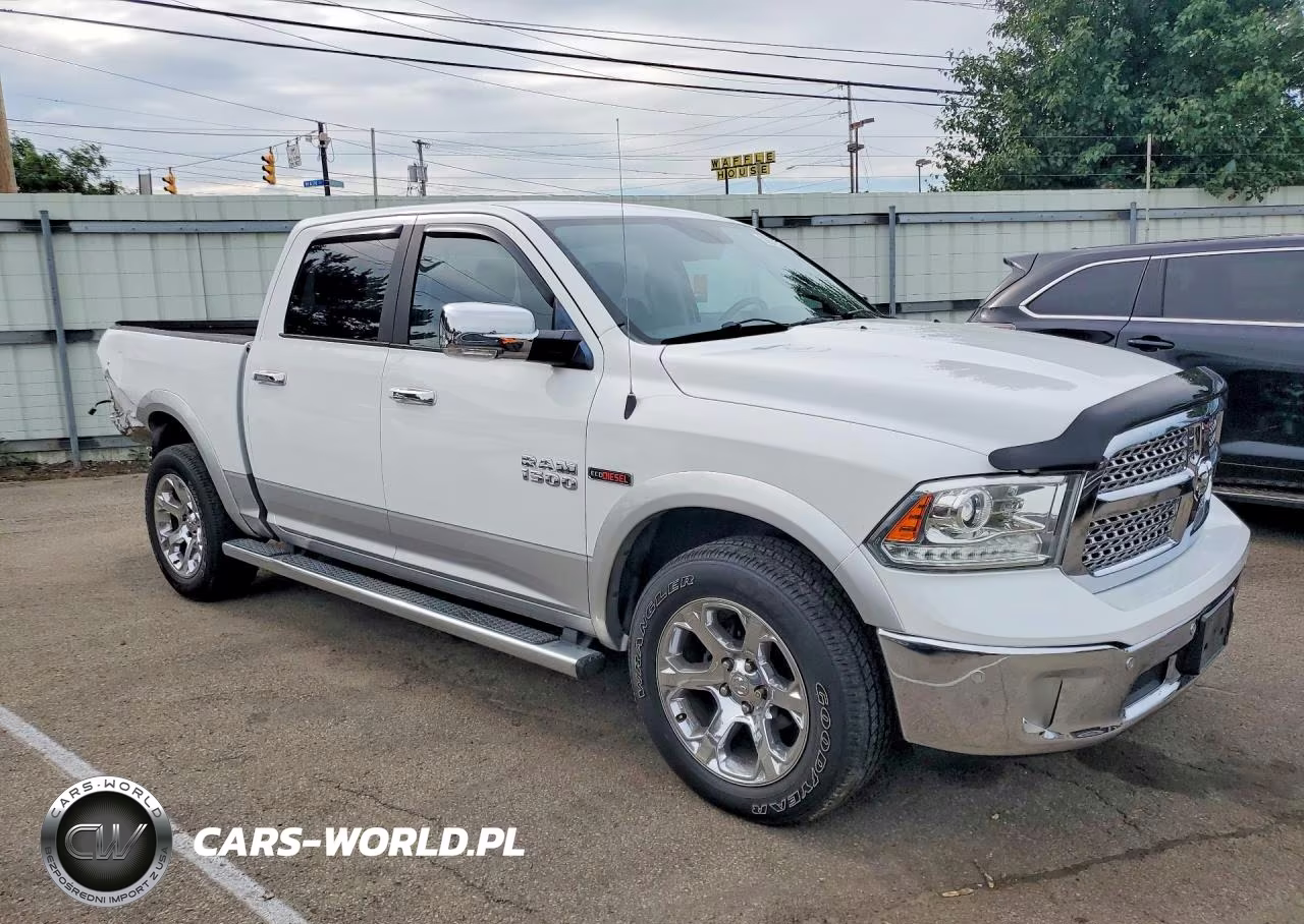 2015 Ram 1500 Laramie VIN:1C6RR7NM0FS638013 - 4