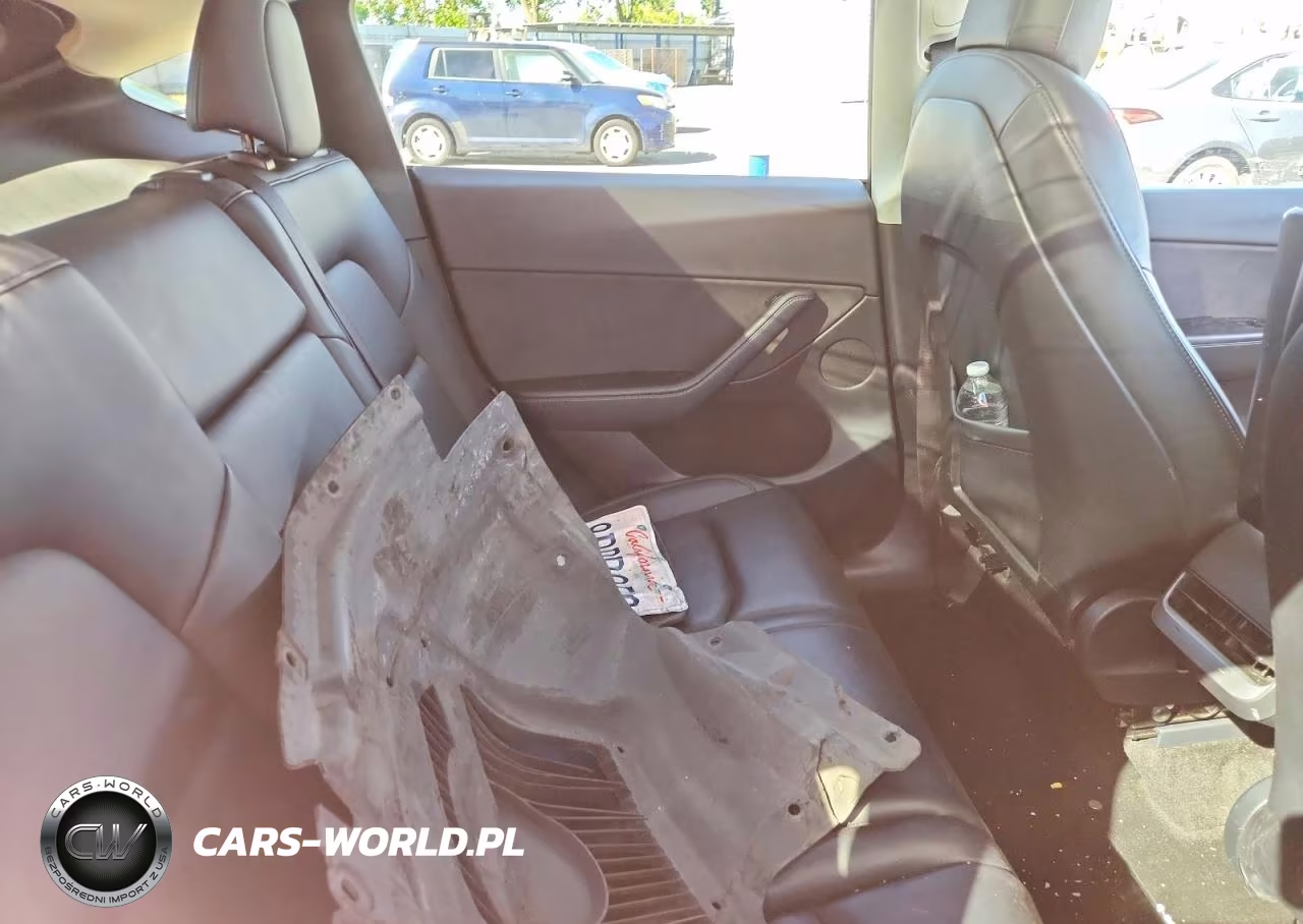 2022 Tesla Model Y VIN:7SAYGAEE3NF350811 - 10