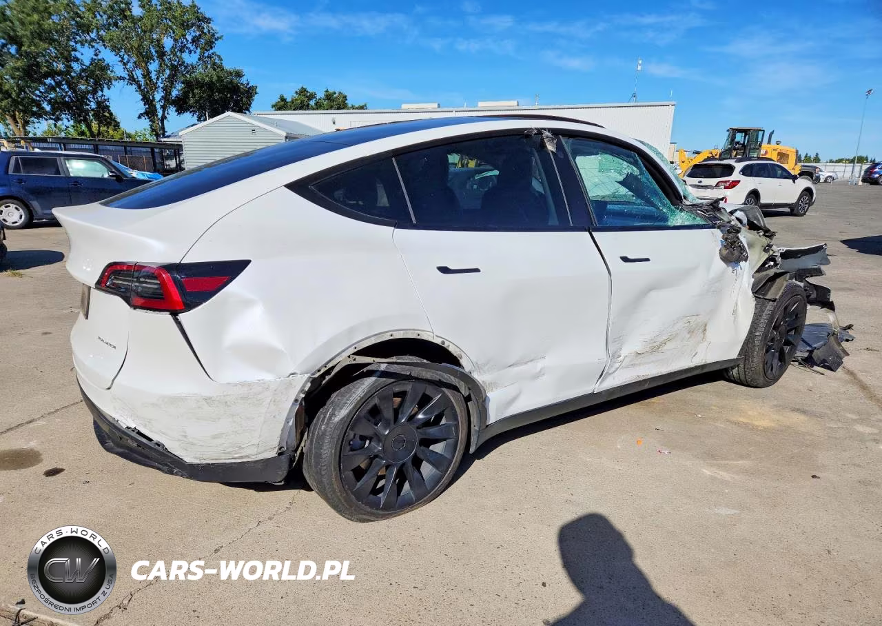 2022 Tesla Model Y VIN:7SAYGAEE3NF350811 - 3