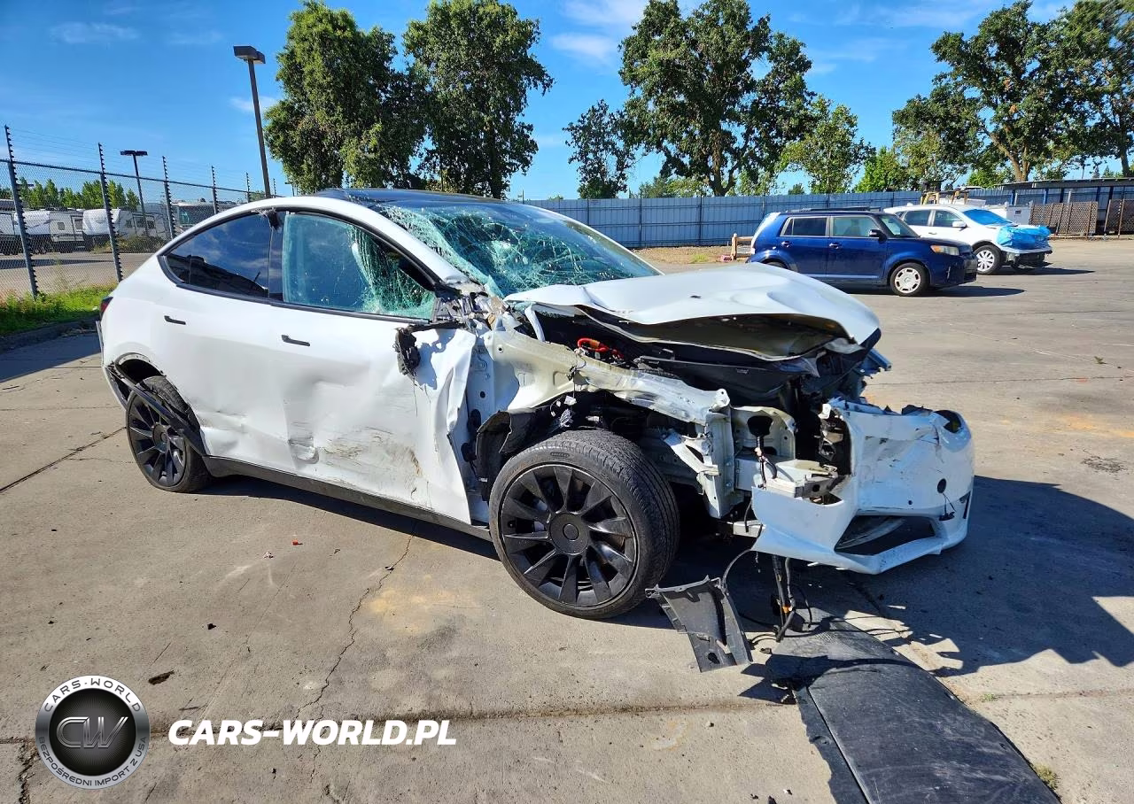2022 Tesla Model Y VIN:7SAYGAEE3NF350811 - 4