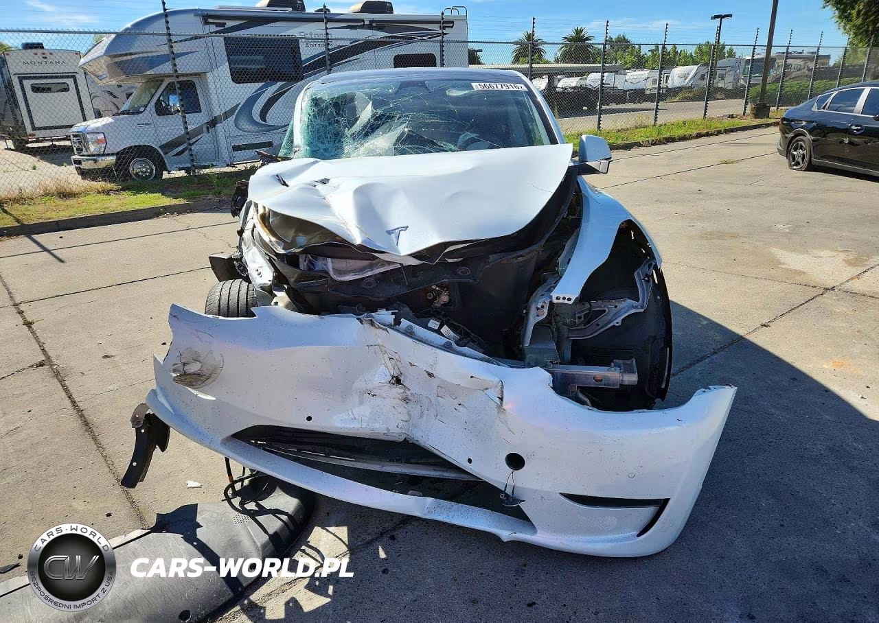 2022 Tesla Model Y VIN:7SAYGAEE3NF350811 - 5