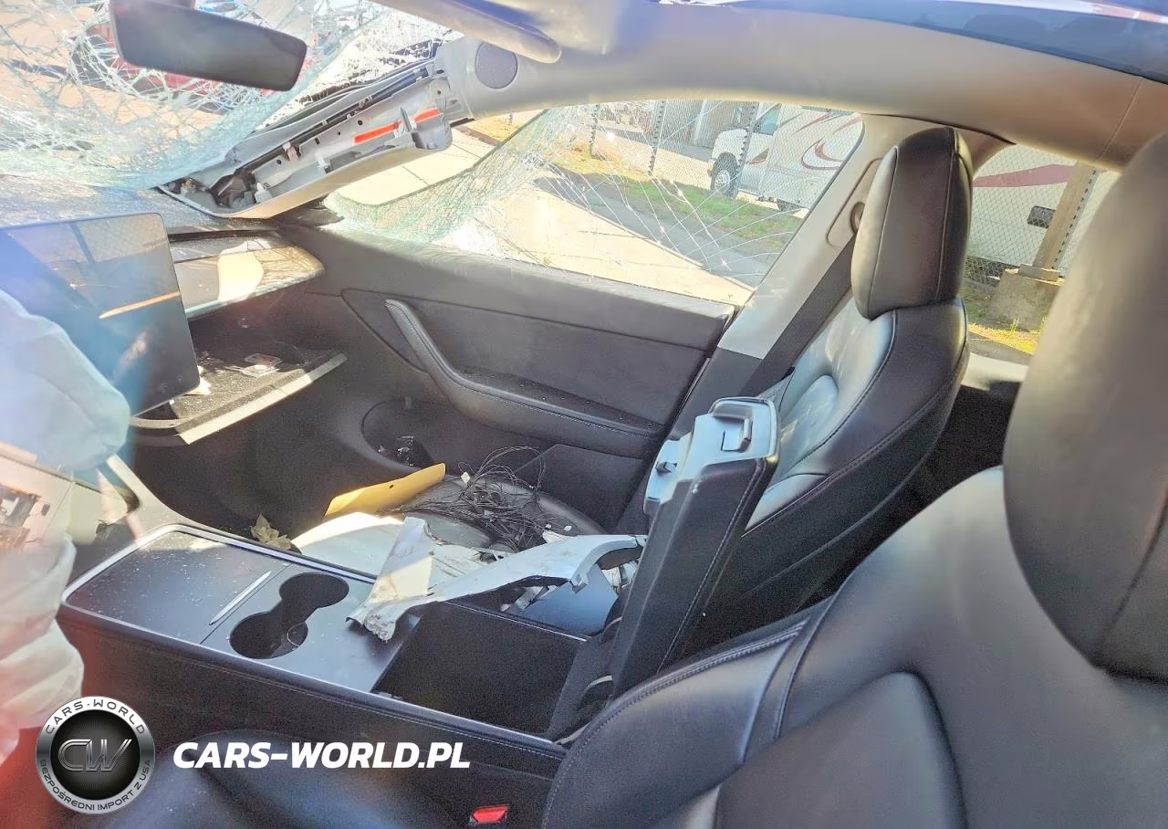 2022 Tesla Model Y VIN:7SAYGAEE3NF350811 - 9