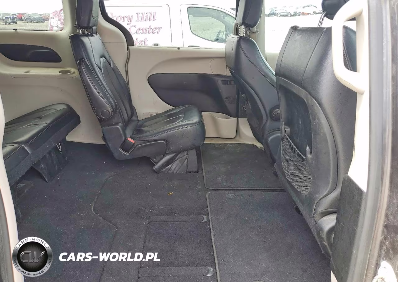 2018 Chrysler Pacifica Touring L VIN:2C4RC1BG6JR110475 - 11