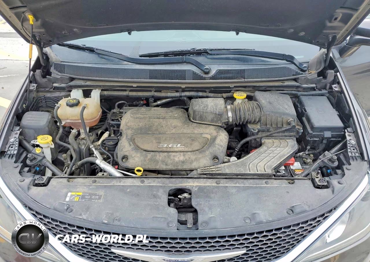 2018 Chrysler Pacifica Touring L VIN:2C4RC1BG6JR110475 - 12