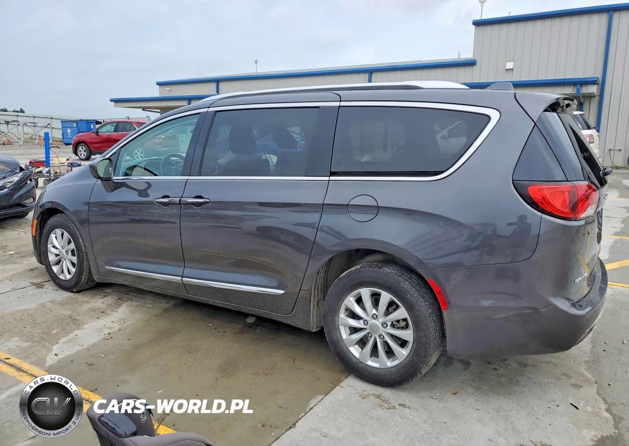 2018 Chrysler Pacifica Touring L VIN:2C4RC1BG6JR110475 - 2
