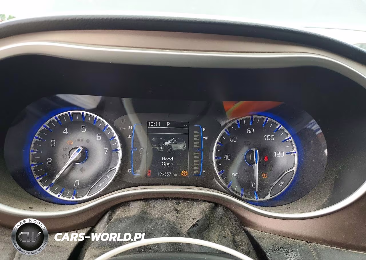 2018 Chrysler Pacifica Touring L VIN:2C4RC1BG6JR110475 - 9