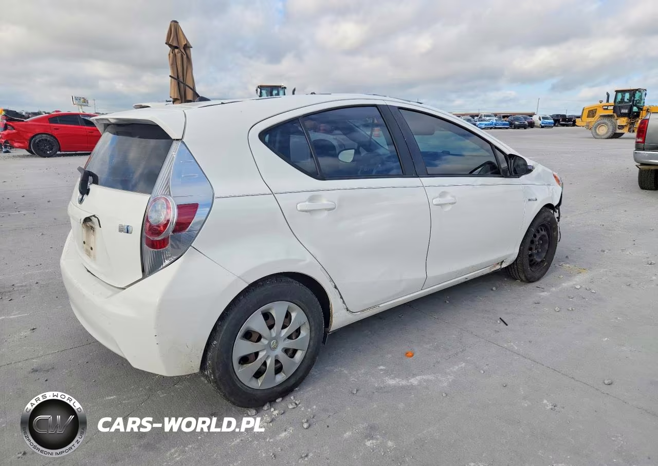 2012 Toyota Prius C One VIN:JTDKDTB31C1010458 - 3