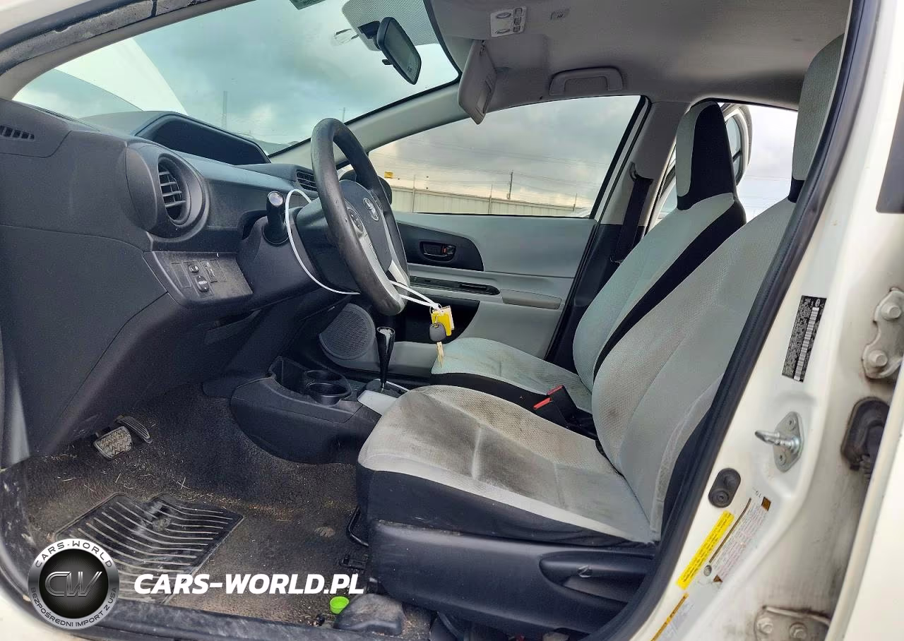 2012 Toyota Prius C One VIN:JTDKDTB31C1010458 - 7