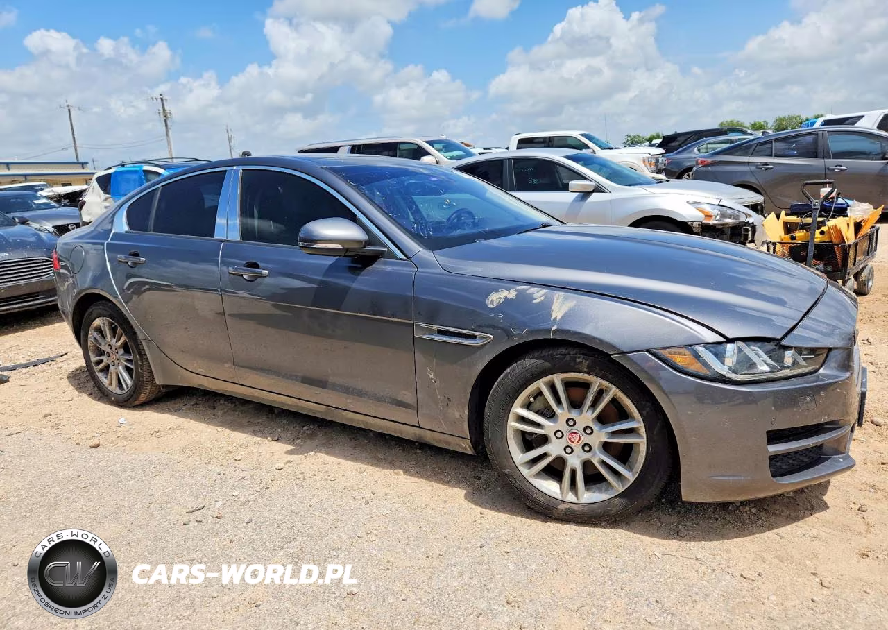 2017 Jaguar Xe Premium VIN:SAJAD4BG3HA974279 - 4