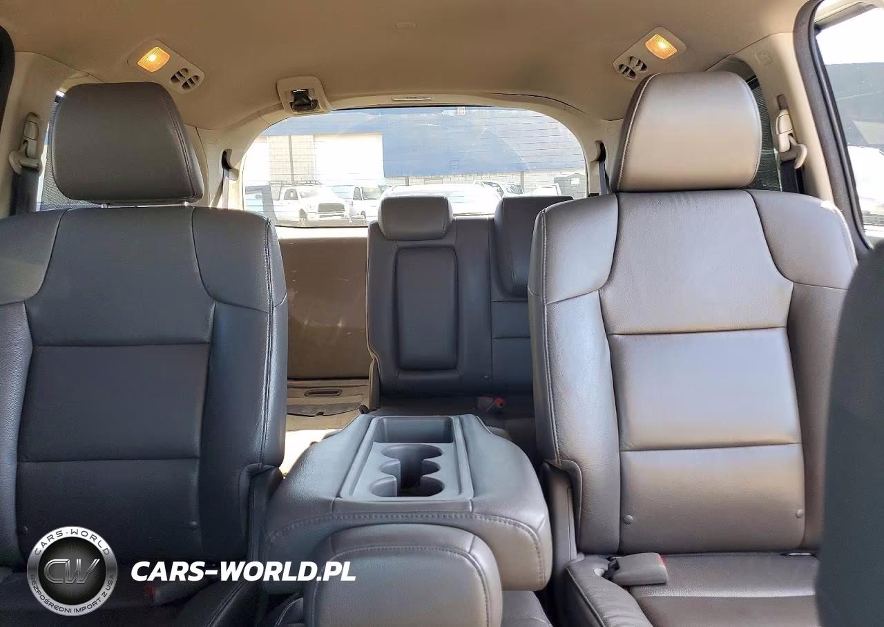 2015 Honda Odyssey Touring VIN:5FNRL5H91FB124819 - 10
