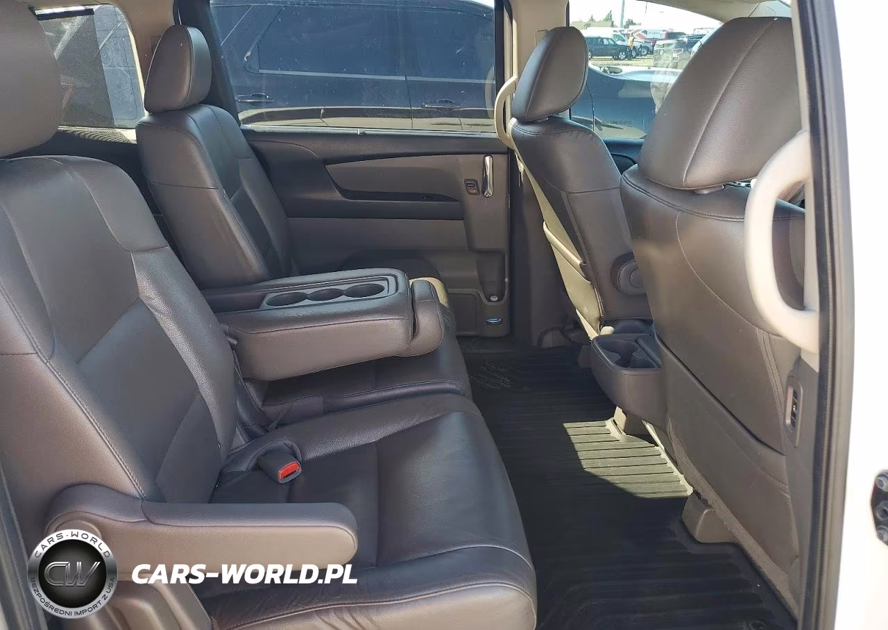 2015 Honda Odyssey Touring VIN:5FNRL5H91FB124819 - 11