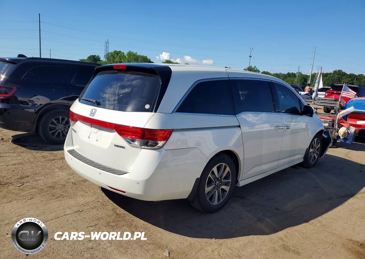 2015 Honda Odyssey Touring VIN:5FNRL5H91FB124819 - 3