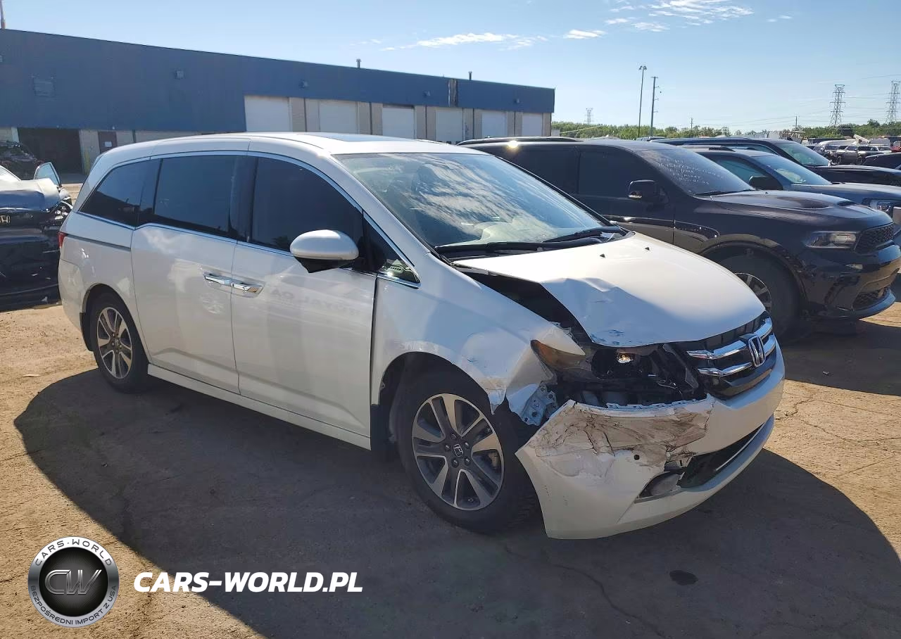 2015 Honda Odyssey Touring VIN:5FNRL5H91FB124819 - 4
