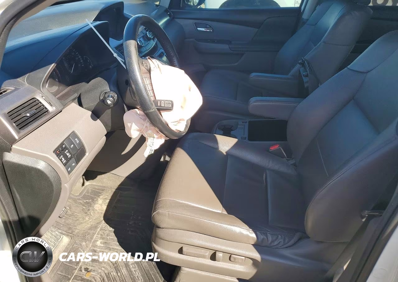2015 Honda Odyssey Touring VIN:5FNRL5H91FB124819 - 7