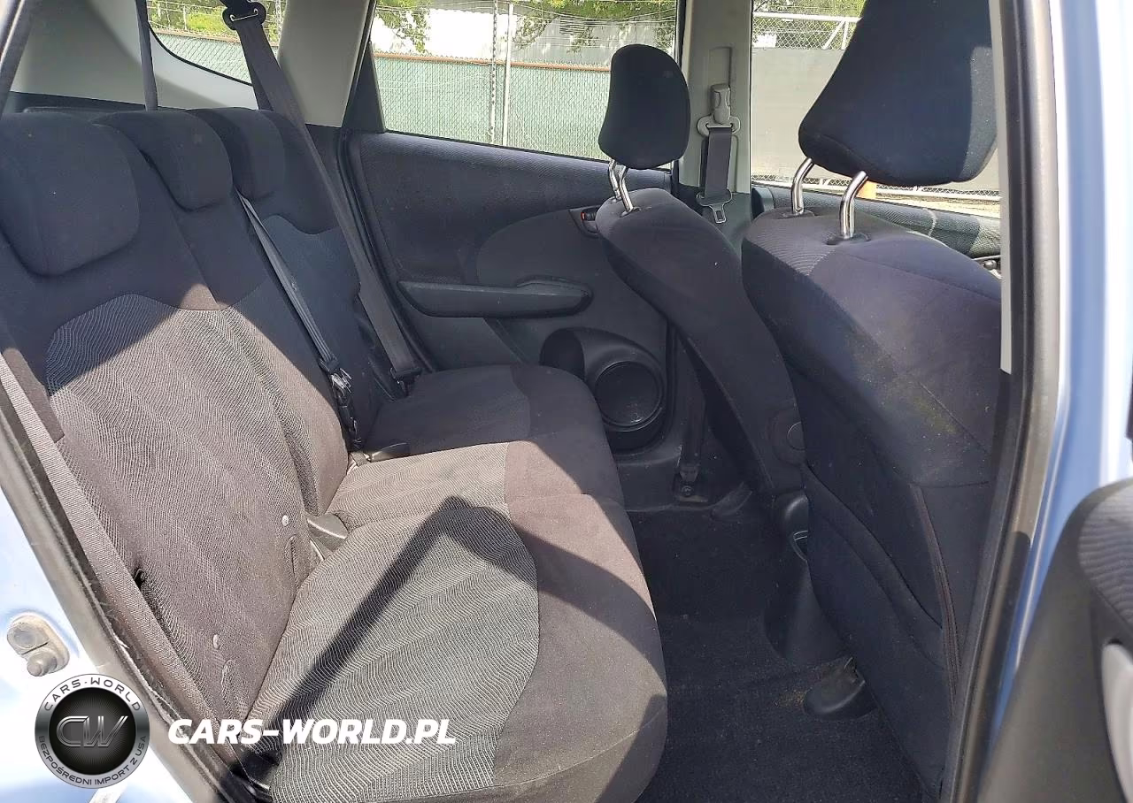 2010 Honda Fit Sport VIN:JHMGE8H40AC006918 - 10