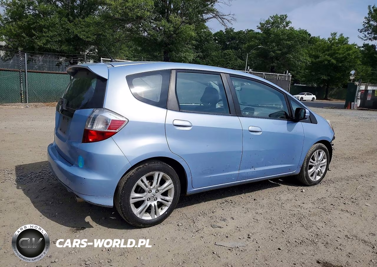 2010 Honda Fit Sport VIN:JHMGE8H40AC006918 - 3