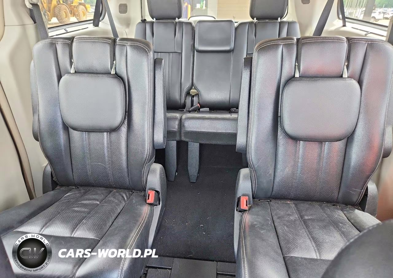 2011 Chrysler Town & Country Touring L VIN:2A4RR8DG7BR615571 - 10