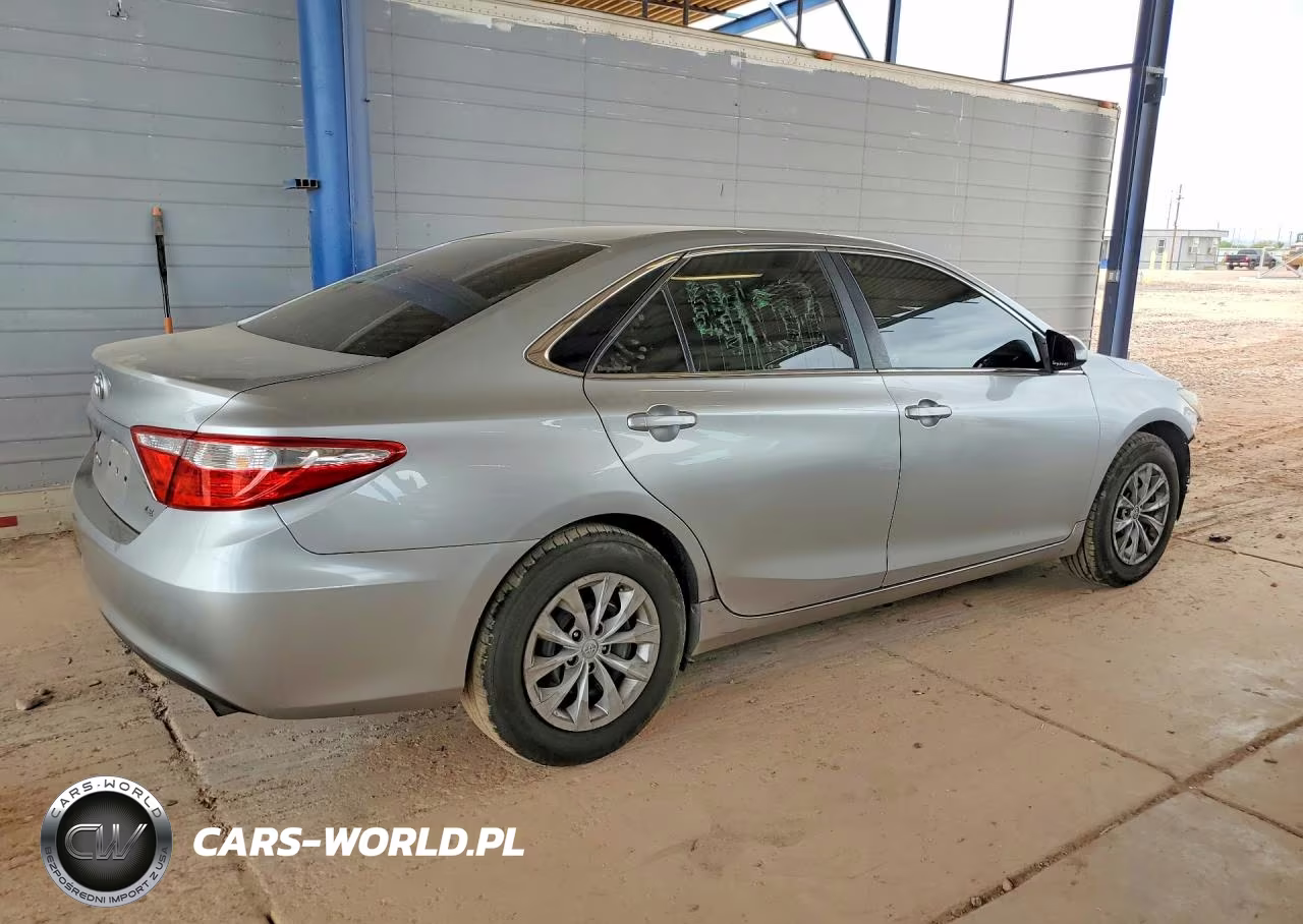 2015 Toyota Camry Le VIN:4T1BF1FK9FU038975 - 3