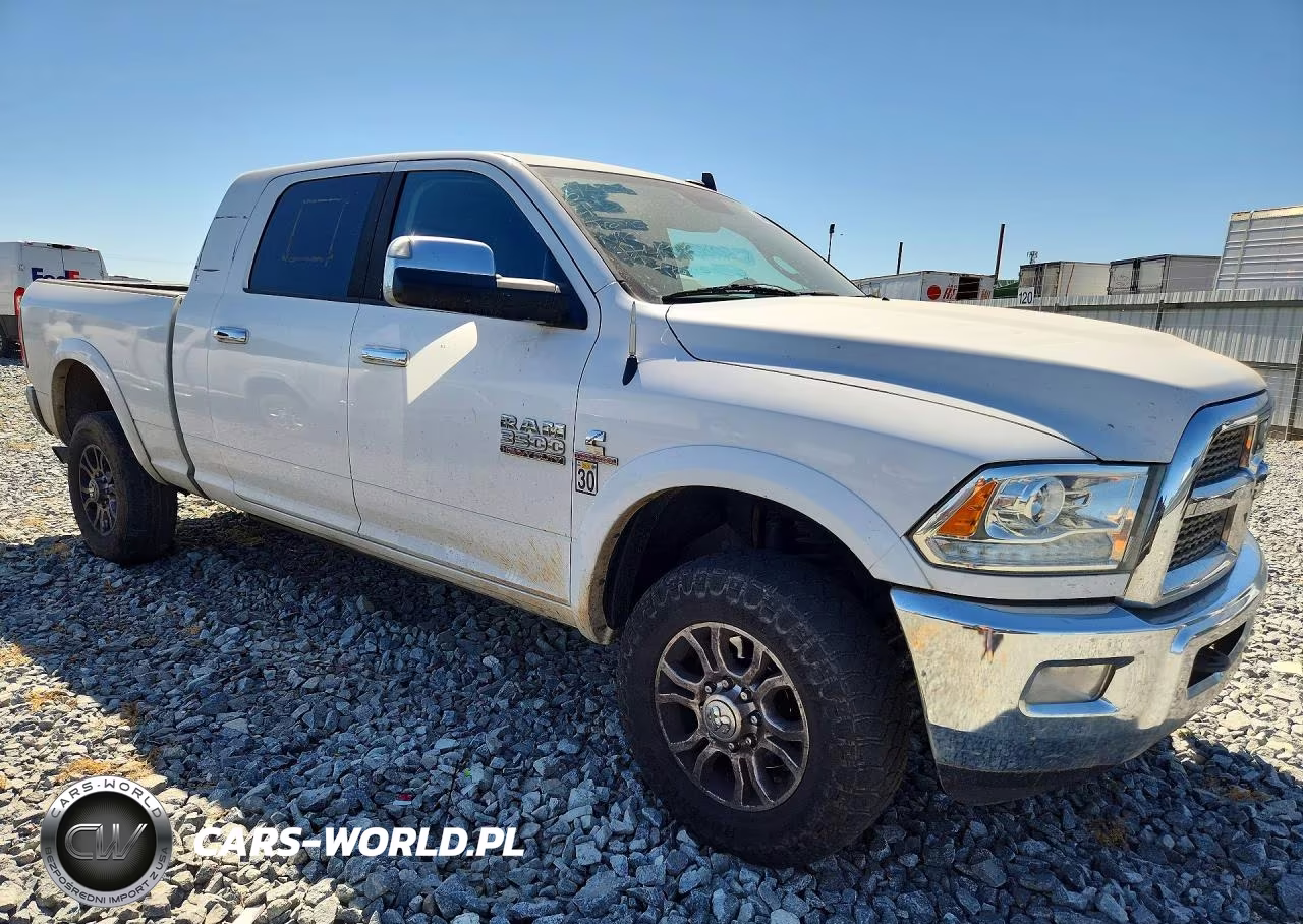 2015 Ram 3500 Laramie VIN:3C63R3MLXFG616826 - 4