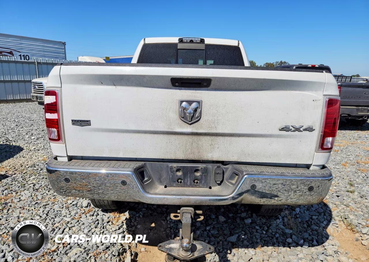 2015 Ram 3500 Laramie VIN:3C63R3MLXFG616826 - 6