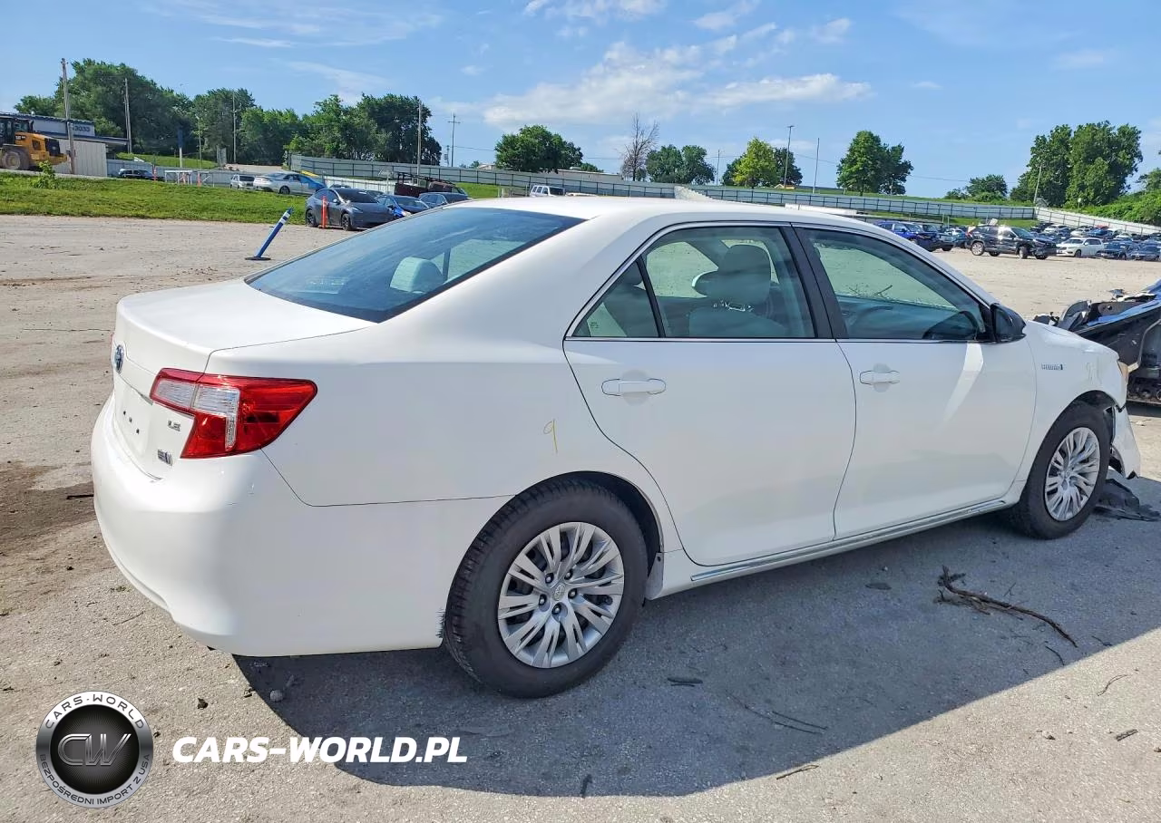 2014 Toyota Camry Hybrid Le VIN:4T1BD1FK9EU126624 - 3