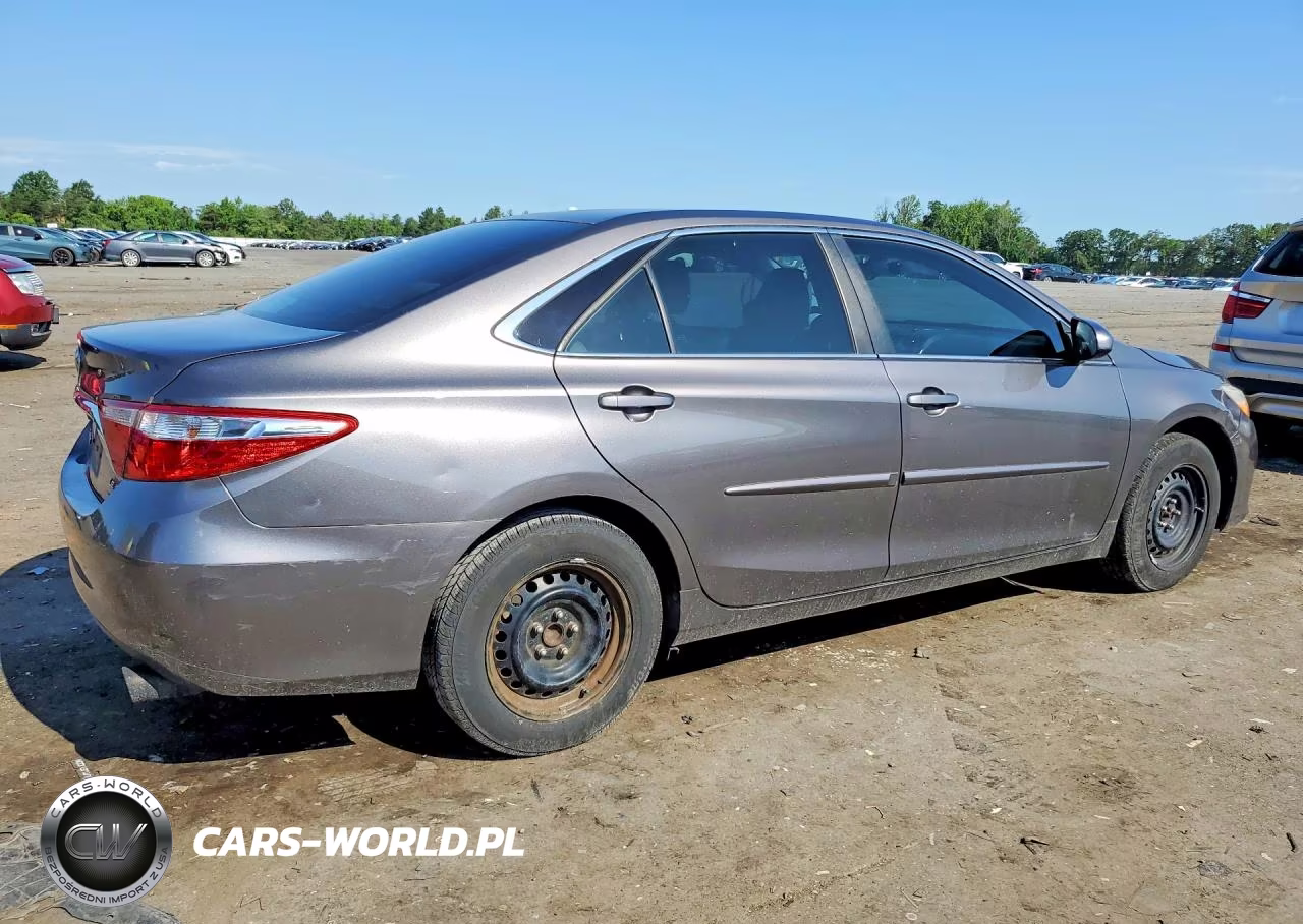 2016 Toyota Camry Le VIN:4T4BF1FK4GR556631 - 3