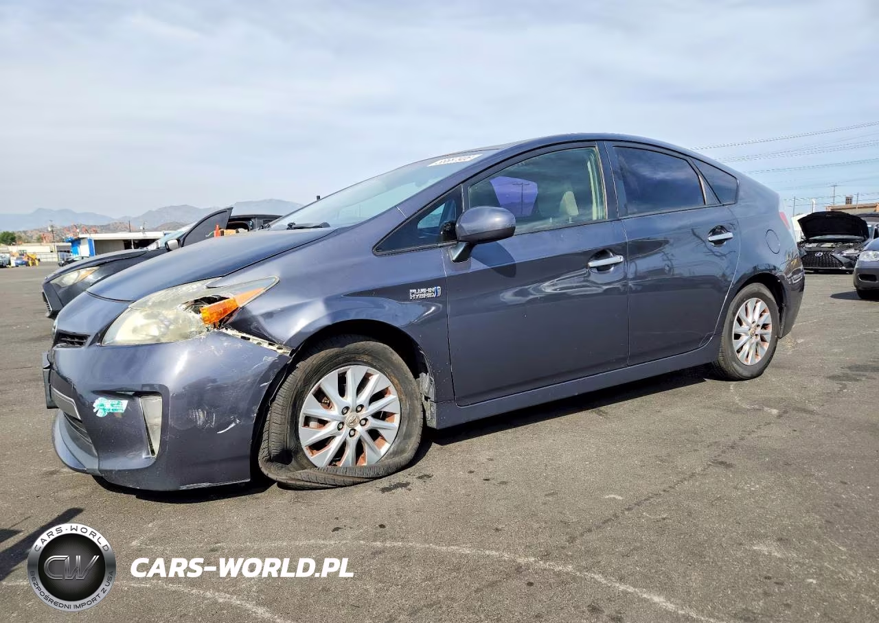 2015 Toyota Prius Plug-In Hybrid Base – zdjęcie 1 z 12