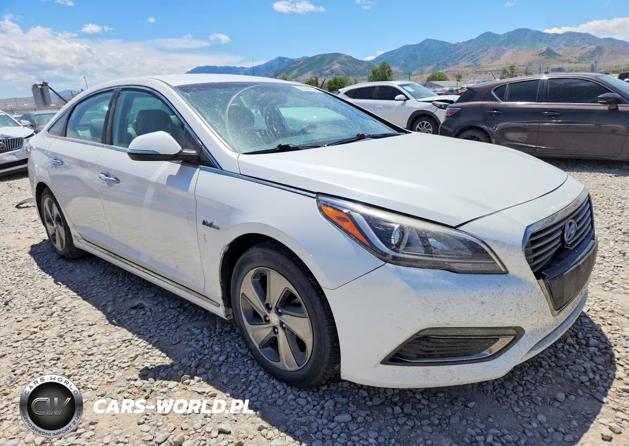 2016 Hyundai Sonata Plug-In Hybrid VIN:KMHE14L28GA022321 - 4