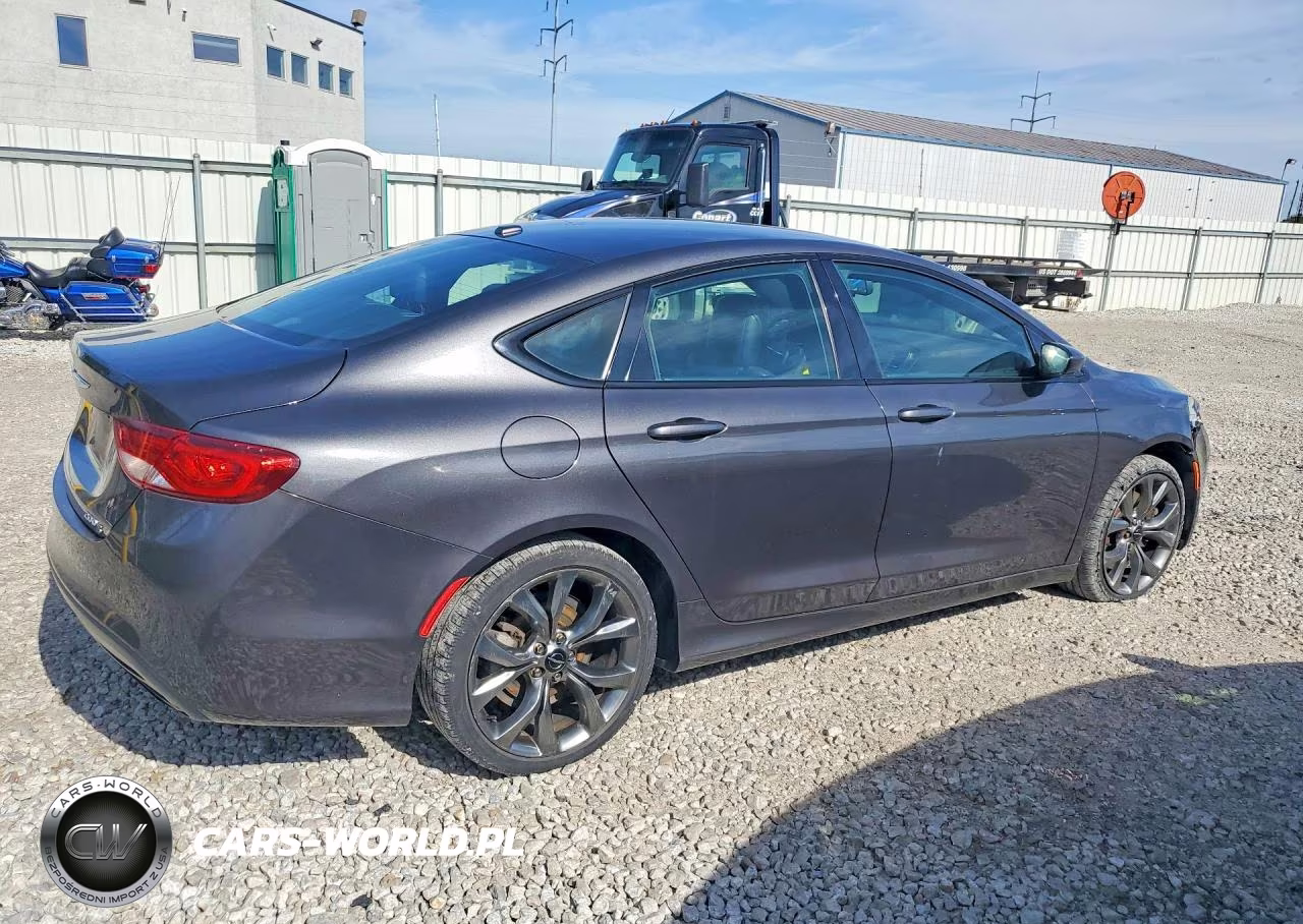 2015 Chrysler 200 S VIN:1C3CCCBB6FN614653 - 3