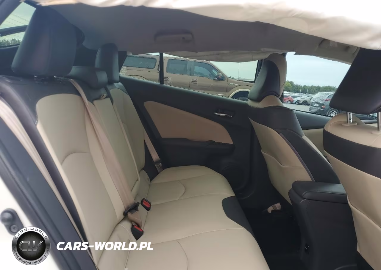 2018 Toyota Prius Four VIN:JTDKARFU9J3066292 - 10