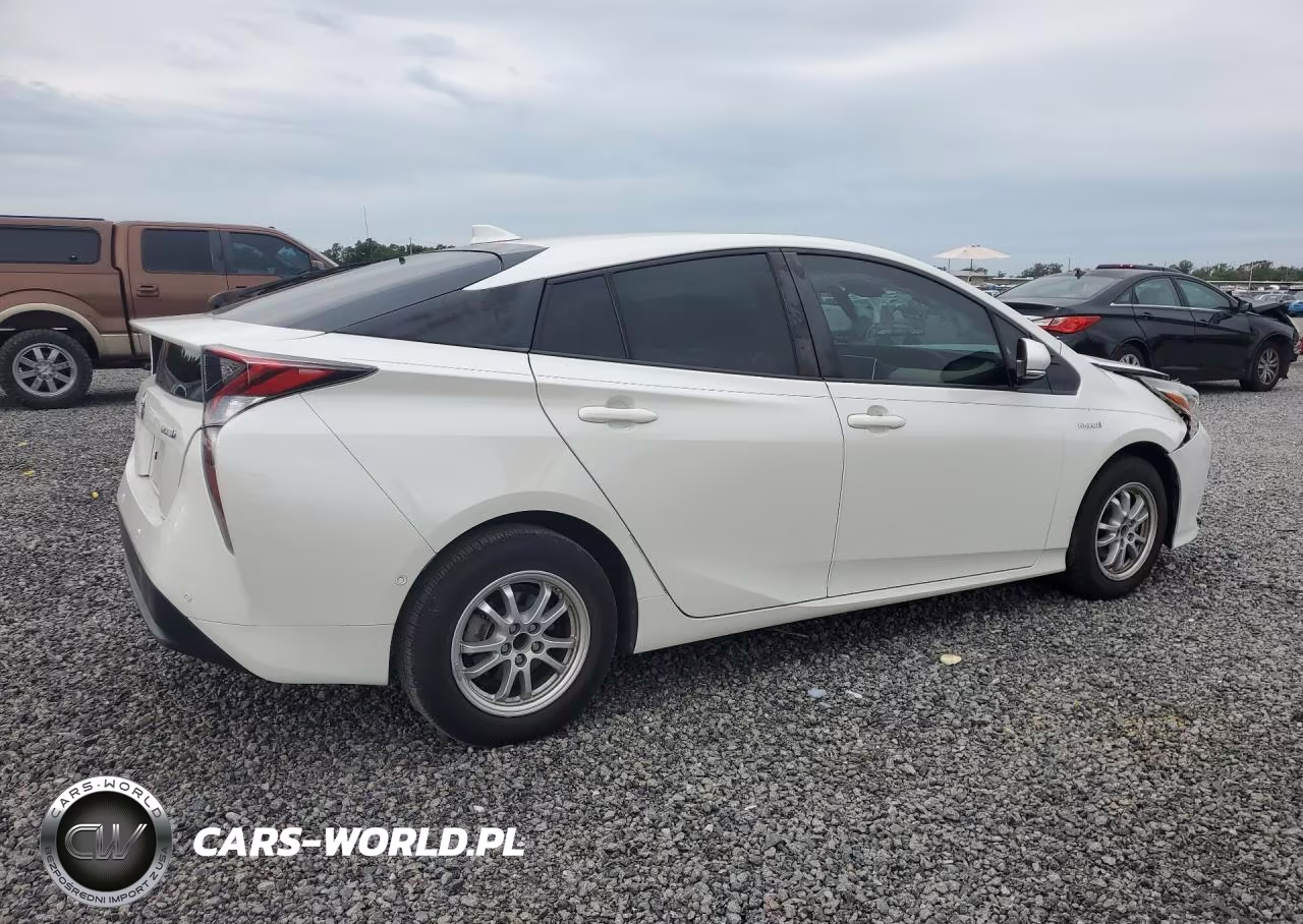 2018 Toyota Prius Four VIN:JTDKARFU9J3066292 - 3