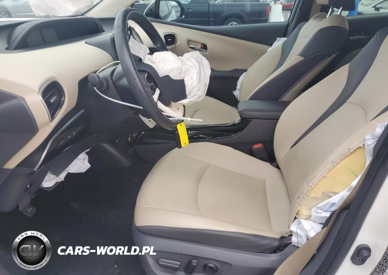 2018 Toyota Prius Four VIN:JTDKARFU9J3066292 - 7