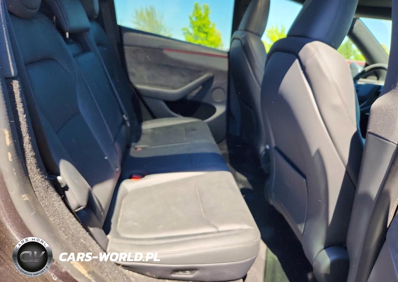 2026 Tesla Model Y VIN:7SAYGDEE2TF583111 - 11