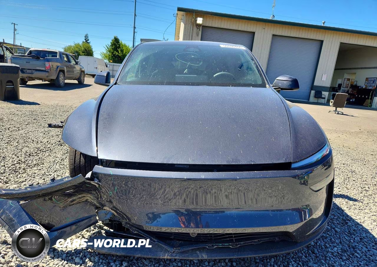 2026 Tesla Model Y VIN:7SAYGDEE2TF583111 - 5